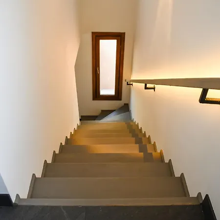 Vilă No 17 - *