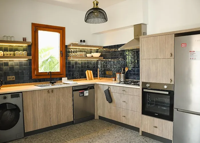 No 17 - Вилла Караоз