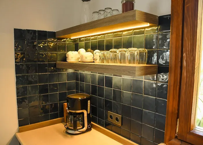 No 17 - Вилла Караоз