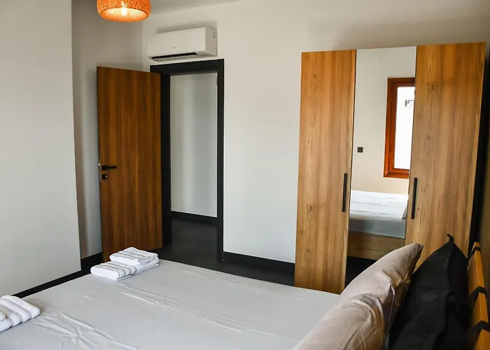 No 17 - Вилла Караоз